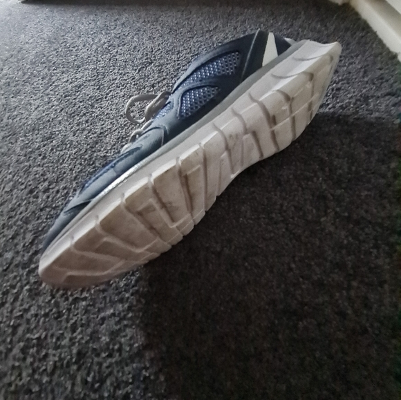 Men's Sport Shoes - Picture 3 of 4